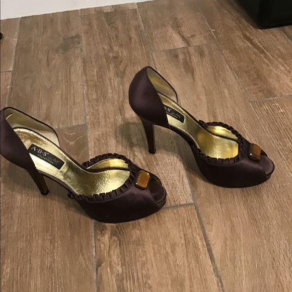 Brown Satin Pumps with Croc heel - Picture 5 of 8